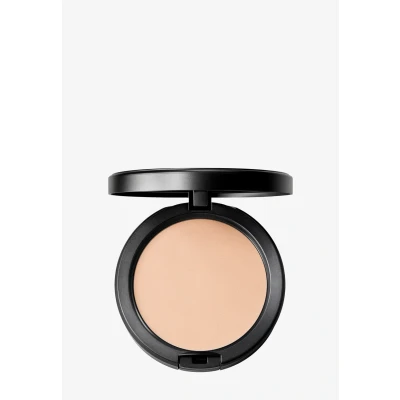 Abbildung von MAC Cosmetics Studio Fix Powder Plus Foundation N4