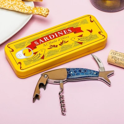 Abbildung von Balvi Korkenzieher &amp; Flaschenöffner Sardine, inkl. Metallschachtel, Multifunktionaler Öffner im Sardinen Design