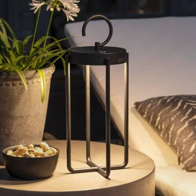 Abbildung von Konstsmide LED Designer Laterne Manorola schwarz Indoor/Outdoor Aluminum 2 Lichtfarben dimmbar Akkulaufzeit bis zu 20h 7820 750
