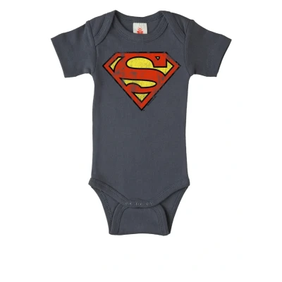 Abbildung von Logoshirt® DC Comics I Superman Logo Baby Body Print Kurzarm Kleinkind Mädchen &amp; Jungen blau grau Lizenziertes Originaldesign Größe 98/104