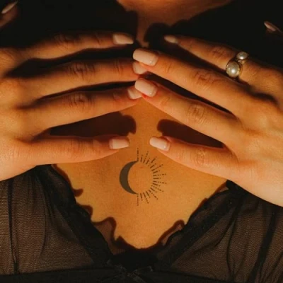 Abbildung von Inkster Tattoo Mond und Sonne vegane &amp; wasserfeste Temporäre Tattoos für Erwachsene EU Kosmetikzertifizierte Farbe revolutionäres 2 Wochen Premium Klebetattoos Fake
