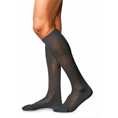 Abbildung von Falke NO. 10 PURE FIL D ́ÉCOSSE Luxury LINE Kniestrümpfe, Herren, Größe: 41/42, Anthracite mel