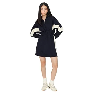 Abbildung von Trendyol Damen Regular Standard Stehkragen Gestrickt Kleid, Schwarz, M