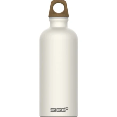 Abbildung von SIGG Traveller MyPlanet™ Forward Plain Trinkflasche (0.6 L), klimaneutrale und auslaufsichere Trinkflasche, federleichte aus Aluminium, Made in Switzerland