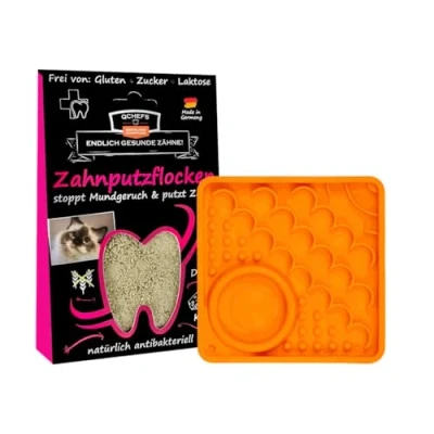 Abbildung von QCHEFS Schleckmatte Kitty mit ZahnputzFLOCKEN für Katzen zum Schlecken von der Futtermatte. Zahnpflege als Futter Topping Lieblingsleckerei auf Leckmatte bei Mundgeruch