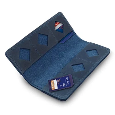 Abbildung von MegaGear SD Kartenhalter, Leder, Blau, MG1713, Einheitsgröße