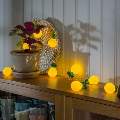 Abbildung von Konstsmide LED Dekolichterkette, Ananas, mit 6h Timer, 10 warm weiße Dioden, batteriebetrieben, Innen, transparentes Kabel 3126 383