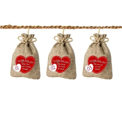Abbildung von 24 Adventskalender Säckchen aus Jute (10x15 cm) mit Gründen Ich Liebe Dich, Weil ... (für Erwachsene Männer &amp; Frauen) Kokosschnur für Weihnachtskalender/Adventskalender zum Befüllen