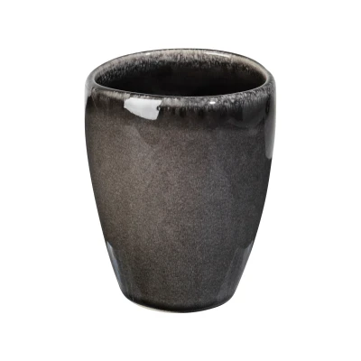 Abbildung von Broste Copenhagen NORDIC COAL Becher mit Henkel 0,25 l