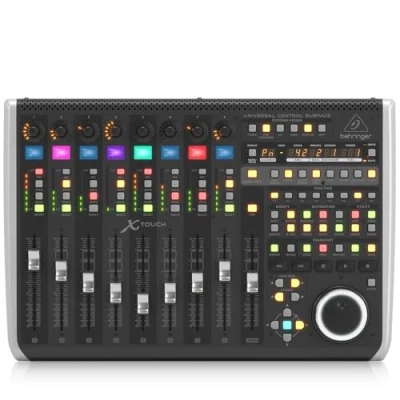 Abbildung von Behringer XTouch Universelle Bedienoberfläche mit 9 berührungsempfindlichen motorisierten Fadern, LCD Scribble Strips und Ethernet /USB /MIDI Schnittstelle