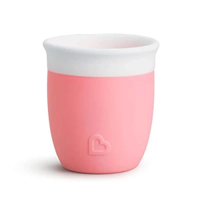 Abbildung von Munchkin C&#039;est Silicone! Offener Trinklernbecher für Baby &amp; Kleinkinder, Lern Tasse mit 360 offenem Rand, Kinder ab 4 Monaten, ohne BPA, lebensmittelechtes Silikon 2 oz/59 ml, Farbe: Koralle.