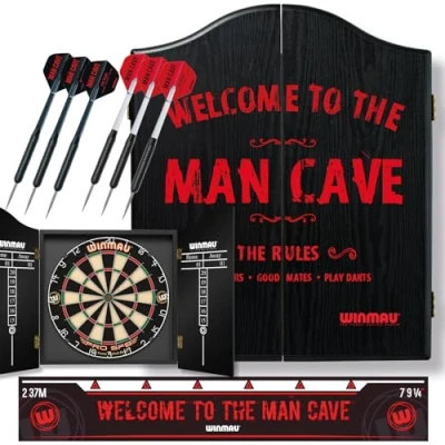 Abbildung von Winmau Man Cave Dartboard Geschenkset mit Dartboard, Dartschränkchen, Pfeilen und Abwurflinie