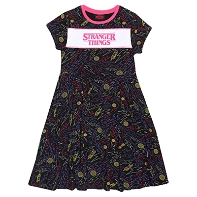 Abbildung von Popgear Stranger Things Logo with AOP Kleid, Mädchen, 164 182, Schwarz, Offizielle Handelsware
