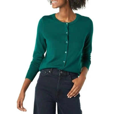 Abbildung von Amazon Essentials Damen Leichte Rundhalsstrickjacke (Erhältlich In Übergröße), Dunkelgrün, S