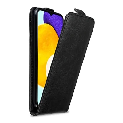Abbildung von Cadorabo Hülle kompatibel mit Samsung Galaxy A13 5G Flip Design aus Premium Kunst Leder Klappbare Stoßfeste Magnetische Cover für Tasche in Schwarz