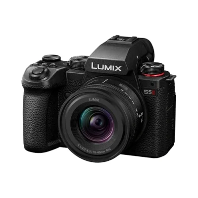 Abbildung von Panasonic DC S5M2NE Spiegelloses Vollformat Kamera, 4K 60p und 6K 30p, Hybrid Phasen AF mit 779 Messfeldern, Active is, OLED Sucher, Flexibler Monitor, WLAN, S R1840E 18 40mm Objektiv, Schwarz