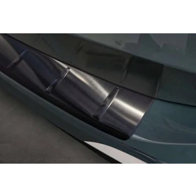 Abbildung von Ladekantenschutz aus Edelstahl in anthrazit mit 3D Abkantung passend für VW Tiguan III ab 2/2024 AZUGA AZ30000061
