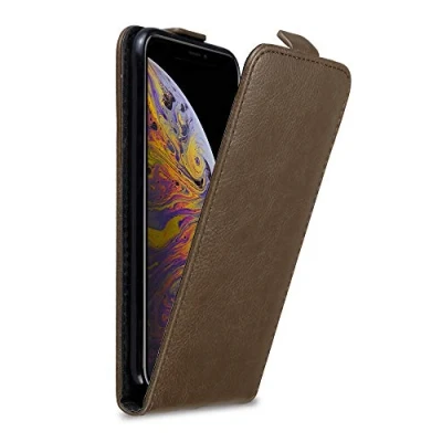 Abbildung von Cadorabo Hülle kompatibel mit Apple iPhone XS MAX Flip Design aus Premium Kunst Leder Klappbare Stoßfeste Magnetische Cover für Tasche in Braun