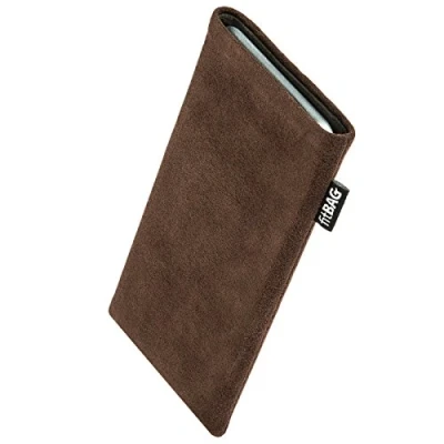 Abbildung von fitBAG Classic Braun Handytasche für Apple iPhone 15 Pro Max Tasche aus original Alcantara mit Microfaserinnenfutter Hülle Reinigungsfunktion Made in Germany