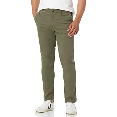 Abbildung von Amazon Essentials Herren Legere Stretch Chinohose mit Enger Passform, Olivgrün, 33W / 30L