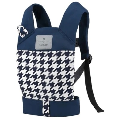 Abbildung von manduca DollCarrier Puppentrage für Kleinkinder ab 18 Monaten Puppenzubehör Jungen und Mädchen zum Tragen von Kuscheltier Puppe Einheitsgröße, Pepita Navy