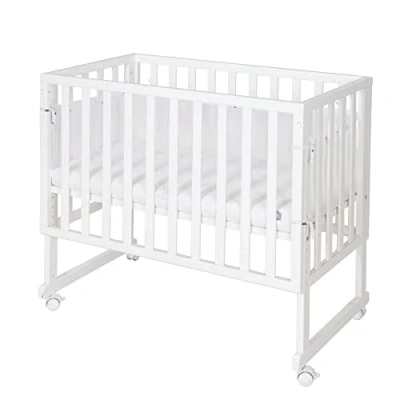 Abbildung von roba Stuben und Beistellbett safe asleep® 3 in 1 45 x 90 cm Höhenverstellbar Komplettes Anstellbett mit Matratze + Canvas Barriere Mesh Umrandung Bett Set für Babys Holz weiß