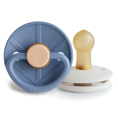 Abbildung von FRIGG Little Viking Latex Schnuller 2&#039;er Packung Naturkautschuk BPA Frei Hergestellt in Dänemark Symmetrischer Sauger Kirschform (Ocean View/Cream, Größe 1 (0 6 Monate))