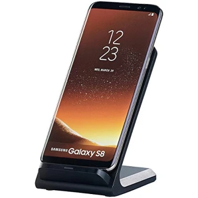 Abbildung von Callstel Induktions Ladeständer: Schnell Ladestation für Qi kompatible Smartphones, 10 W, 5 V, schwarz (Ladestation Samsung, Ladegerät Smartphone, Schnellladestation Handy)
