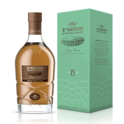 Abbildung von Nardini Reserva 15 Anni mit Geschenkverpackung Grappa (1 x 0.7 l)