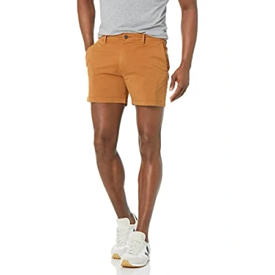 Abbildung von Amazon Essentials Herren 13 cm Flatfront Chinoshorts mit hohem Comfort in schmaler Passform (zuvor Goodthreads), Tabakbraun, 29W