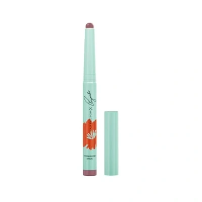 Abbildung von Max Factor X Priyanka Chopra Jonas Lidschattenstift, 001, Berry Blossom, vegane Formel, langanhaltend, ultra pigmentiert, cremige Textur