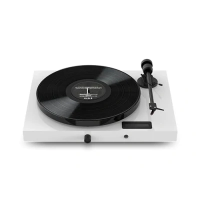 Abbildung von Pro Ject Juke Box E1, Audiophiles “All in one Plug &amp; Play“ Plattenspielersystem mit BT, Line Eingang und Endverstärker (Weiß)