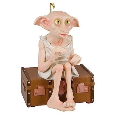 Abbildung von Hallmark Keepsake Weihnachten Ornament 2023 Harry Potter Dobby die Hauselfe mit Sound und Bewegung Geschenke für Fans