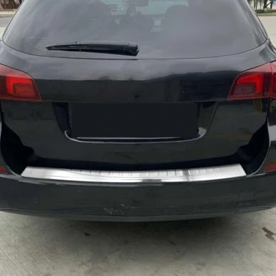 Abbildung von OMAC Ladekantenschutz kompatibel mit Opel Astra K Sports Tourer 2015 2021 Edelstahl Chrom