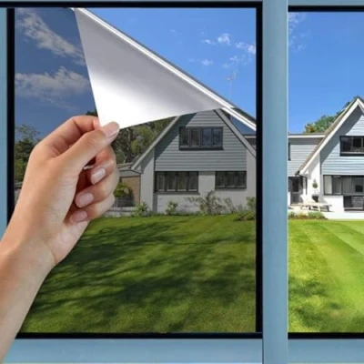 Abbildung von Perfect Cover Spiegelfolie Fenster Sichtschutz Fensterfolie Sonnenschutz Hitzeschutz mit Rakel &amp; Messer Einweg Sichtschutzfolie von Außen UV Schutzfolie für Zuhause, Büro, Küche (60x300)