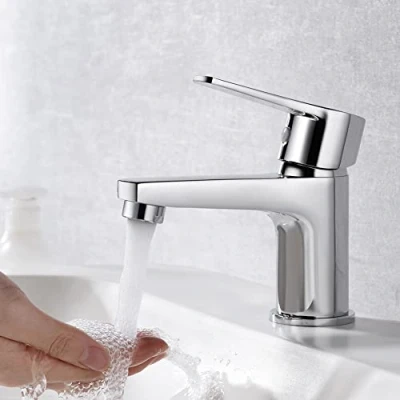 Abbildung von Ibergrif Wasserhahn Bad Einhebelmischer Chrom Waschtischarmatur mit Wassersparfunktion, Anti Fingerabdruck, Leichte Installation &amp; Kalt/Warmanschluss, Modell M11057