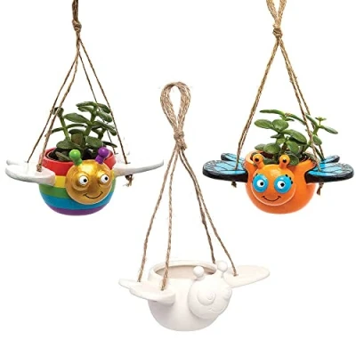 Abbildung von Baker Ross FC821 Schmetterling Keramik Blumentopf zum Aufhängen 3er Pack, Bastelset für Kinder Bemalen, Dekorieren und Basteln