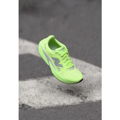 Abbildung von New Balance Herren Fuelcell Rebel V5 Trainingsschuhe, Mint Flash/Lab Green/Silver Metallic, 47.5 EU