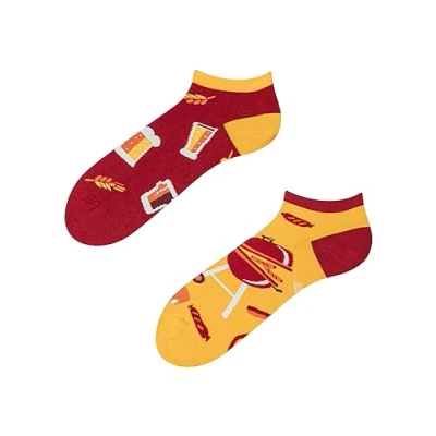 Abbildung von Dedoles Sneaker Socken Low Cut Füßlinge Unisex Damen Herren Baumwolle lustiges Design Geschenk links rechts verschieden, Farbe Mehrfarbig, Motiv Bier und Barbecue, Gr. 39 42