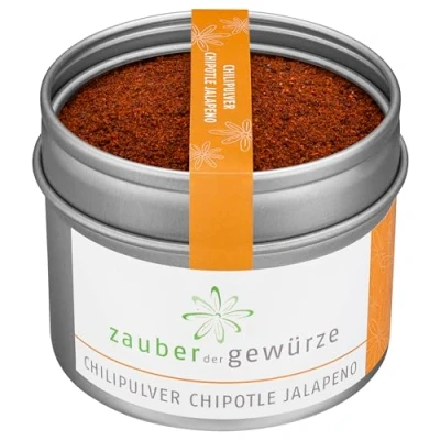 Abbildung von Zauber der Gewürze Chili Chipotle Jalapeno gemahlen, Pulver geräuchert, rot, fruchtig scharf, leicht rauchiges Aroma, Top Qualität in wiederverschließbarer Aroma Dose, 55 g