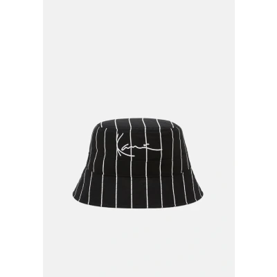 Abbildung von Karl Kani Signature Pinstripe Bucket HAT Unisex Hut, Größe: One Size, Black