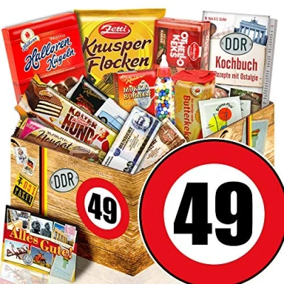 Abbildung von Ostpaket L DDR Suessigkeiten Box Geburtstag 49 Mama