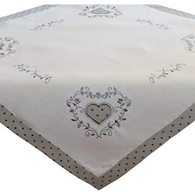 Abbildung von matches21 Tischdecke Mitteldecke Landhausstil Stickerei &amp; Herz Applikation cremeweiß hellgrau gepunktet 85x85 cm
