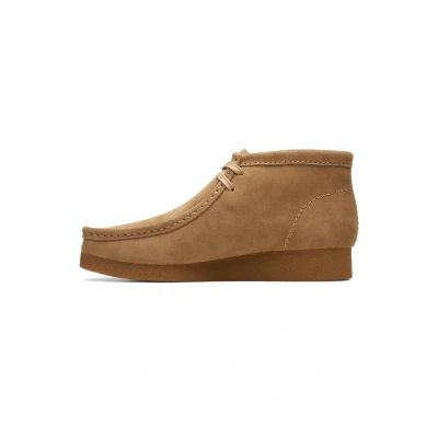 Abbildung von Clarks Modell Wallabeeevobt Farbe Hellbraun