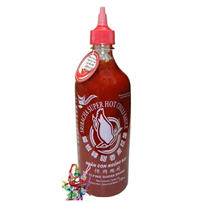 Abbildung von yoaxia ® 2er Pack [ 2x 730ml ] FLYING GOOSE Sriracha sehr scharfe Chilisauce SUPERSCHARF (extra Chili) Chilli Sauce + ein kleiner Glücksanhänger gratis