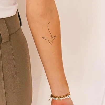 Abbildung von Inkster® Hai Tattoo Temporäres mit EU Kosmetikzertifizierung wasserfest + vegan revolutionäres 2 Wochen Fake Tattoos und Klebetattoos für Erwachsene