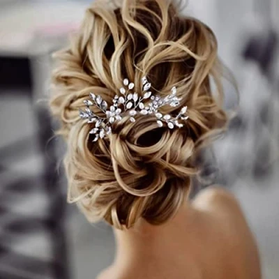 Abbildung von SINLOV Braut Kristall Blume Haarkamm Perle Strass Haarteile Hochzeit Haarschmuck für Frauen (Silber)