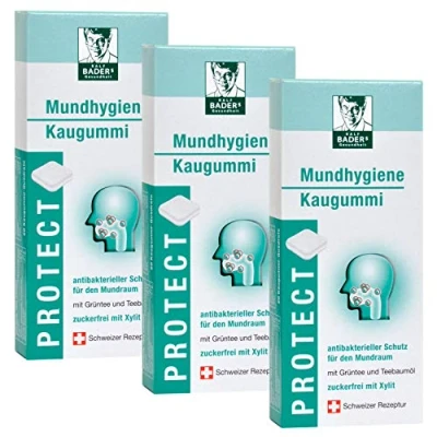 Abbildung von BADERs PROTECT Mundhygiene Kaugummi aus der Apotheke. Antibakterieller Schutz für den Mundraum mit Teebaumöl, Grüntee und Xylit. 3 x 20 Quadrate