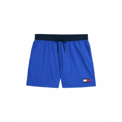 Abbildung von Tommy Hilfiger Swimwear Badeshorts &quot;MEDIUM DRAWSTRING&quot;, mit Logo Patch, kontrastfarbenem Bund
