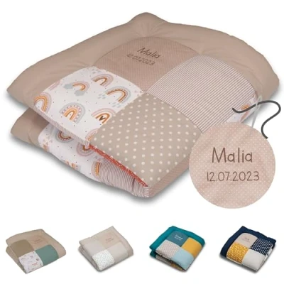Abbildung von ULLENBOOM Krabbeldecke für Baby mit Personalisierung, 100% OEKO TEX Materialien, Regenbogen 100x100 cm Babydecke Namen und Datum, ideal als Spieldecke personalisiertes Geschenk zur Geburt